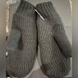 INC Macy's Women’s Mittens New With Tags in Bag - Black